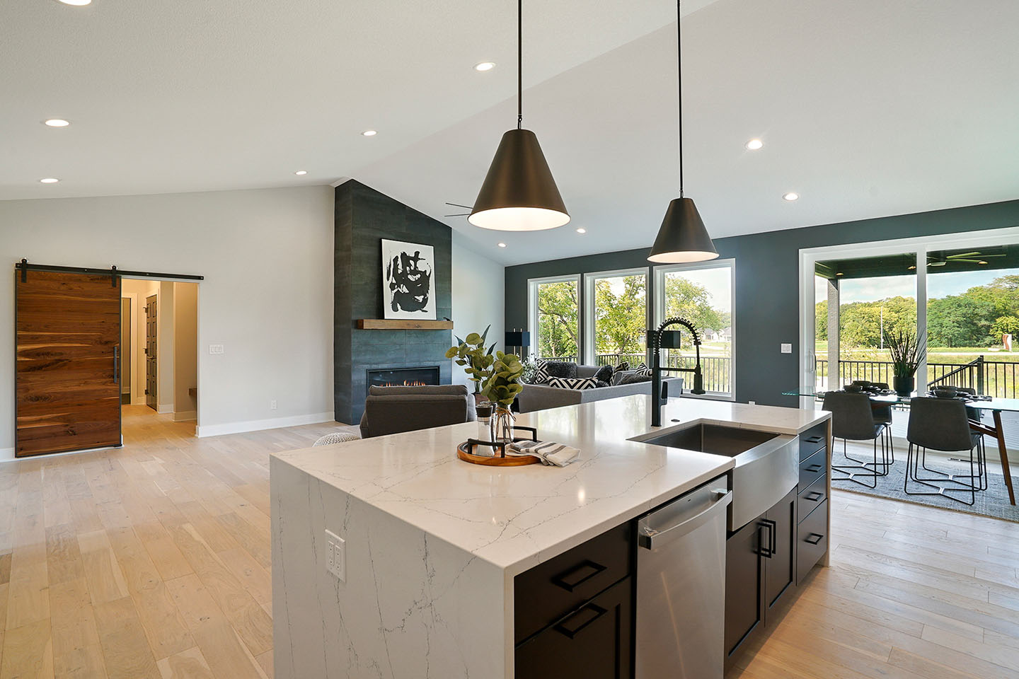 grandGianna-KitchenLiving-1-1440x960