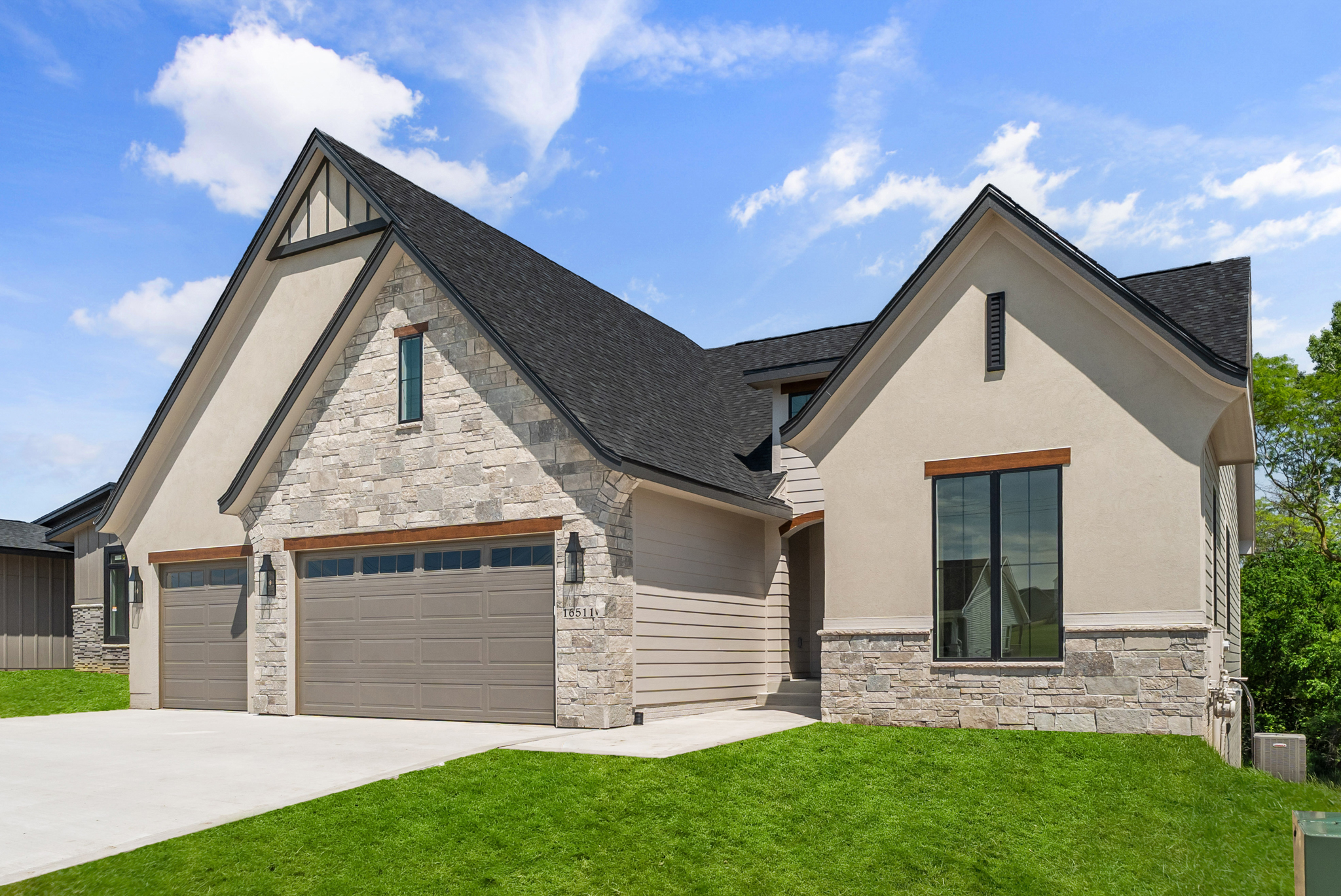 16511 Ironwood Ln, Urbandale, IA 002