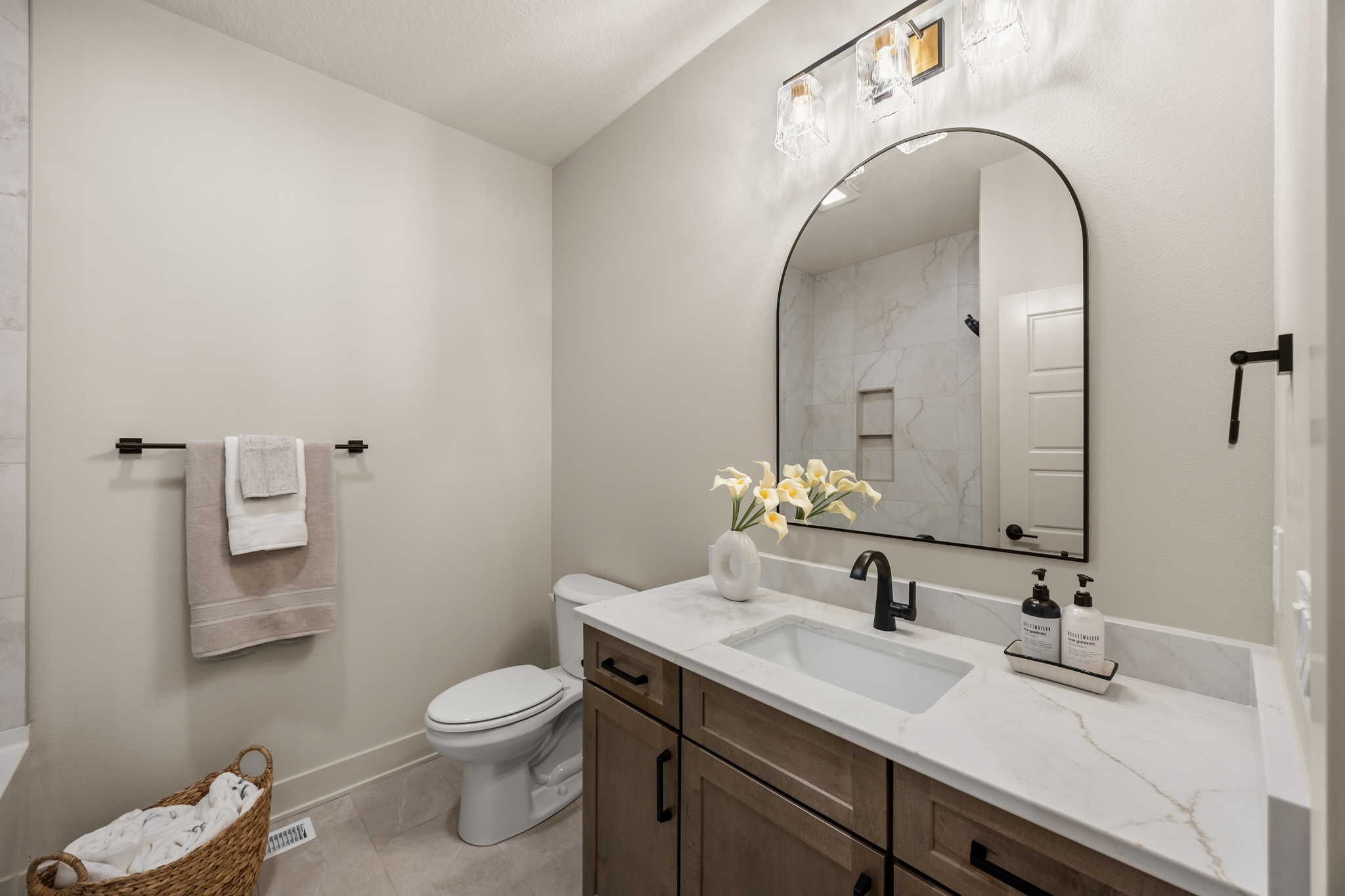 8368 Edgewood Ct, West Des Moines, IA 007