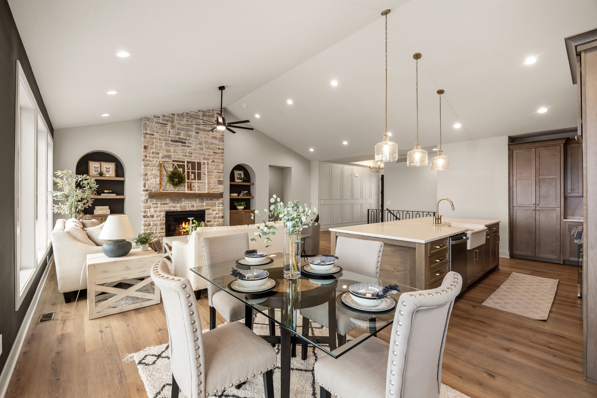 8368 Edgewood Ct, West Des Moines, IA 016