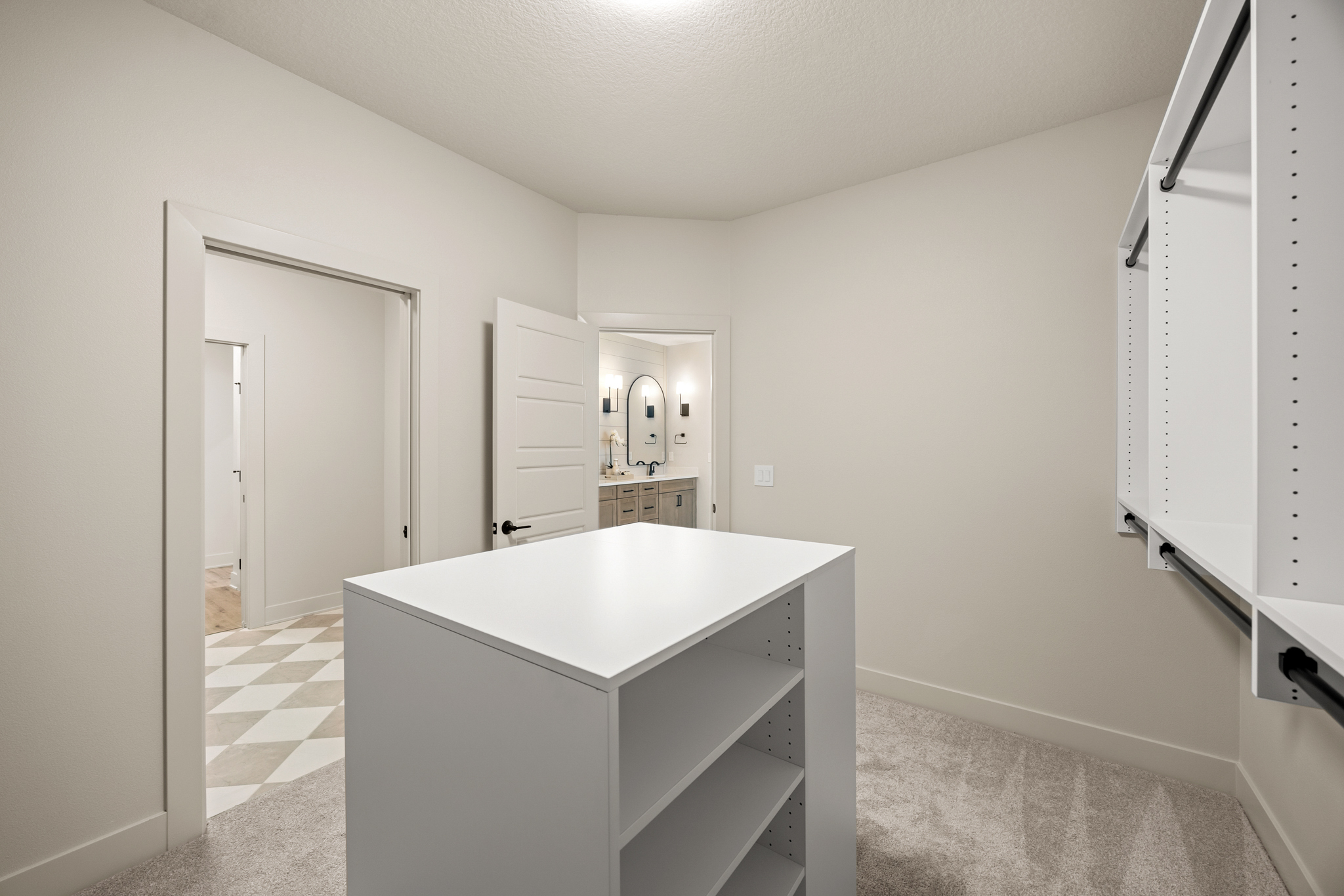 8368 Edgewood Ct, West Des Moines, IA 041