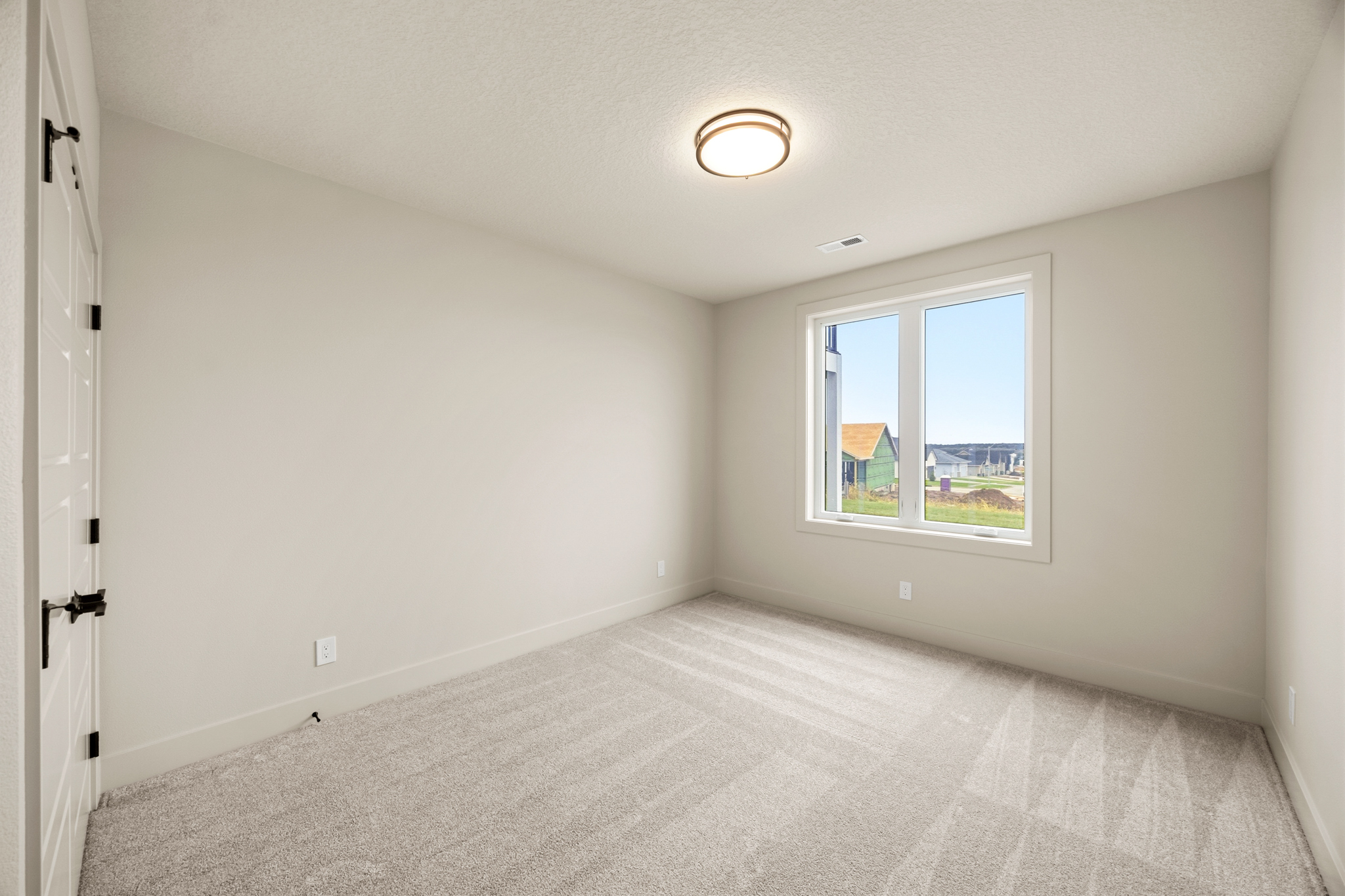 8368 Edgewood Ct, West Des Moines, IA 052
