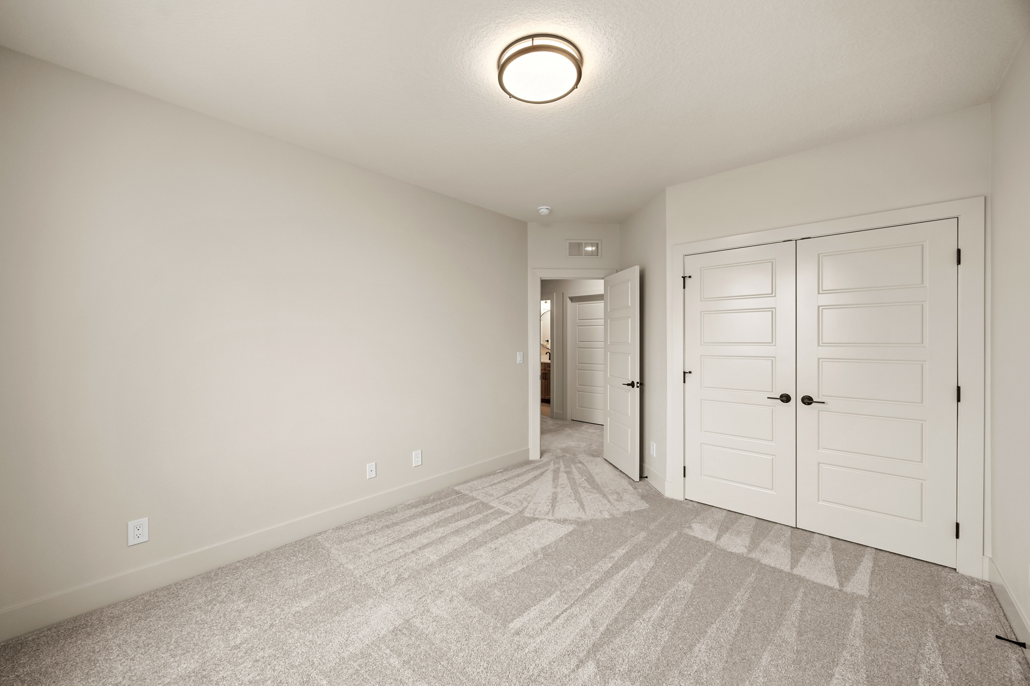 8368 Edgewood Ct, West Des Moines, IA 053