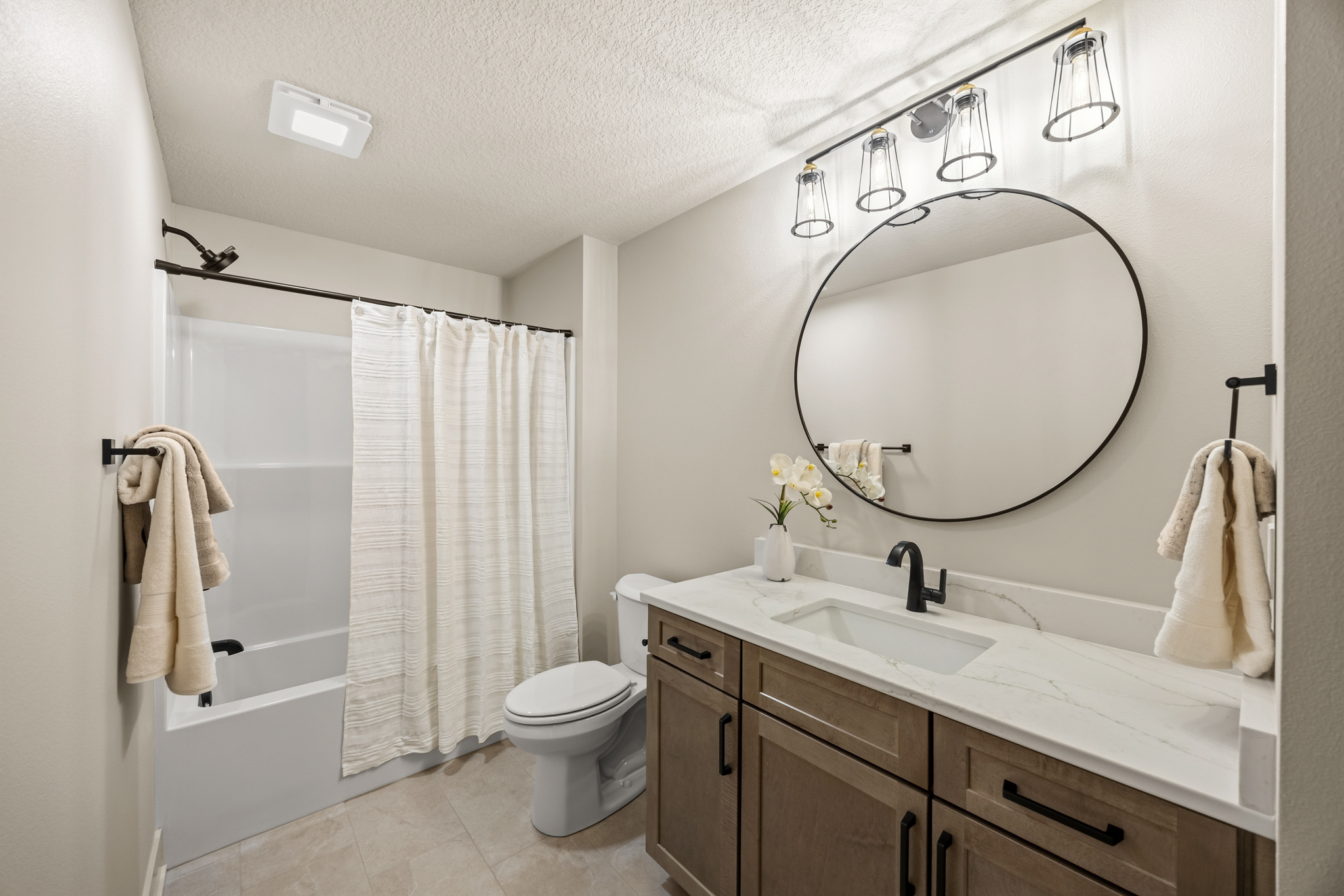 8368 Edgewood Ct, West Des Moines, IA 057