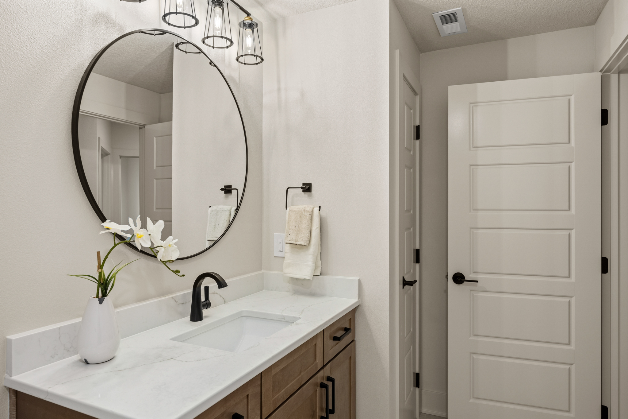8368 Edgewood Ct, West Des Moines, IA 058