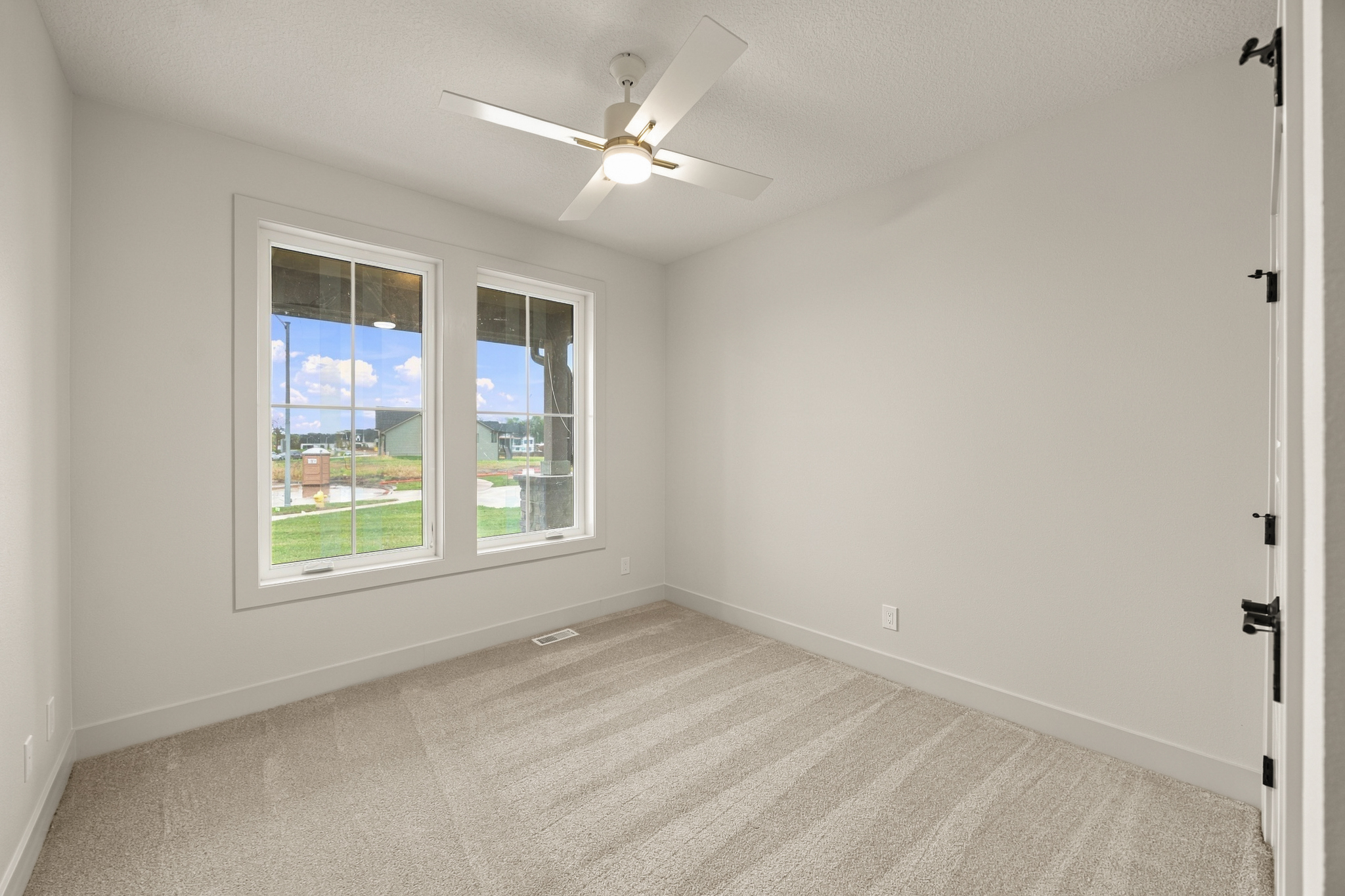 8380 Edgewood Ct, West Des Moines, IA 004