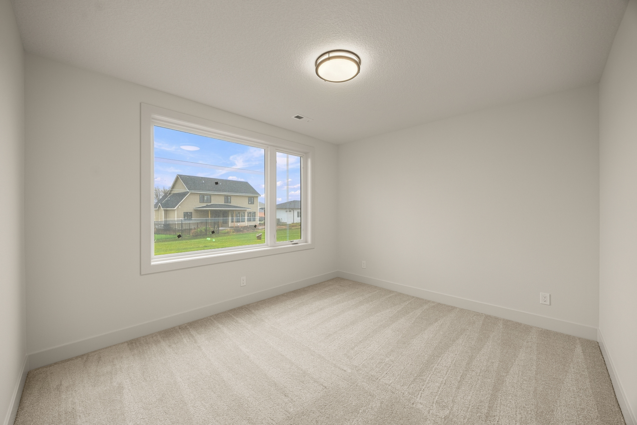 8380 Edgewood Ct, West Des Moines, IA 055