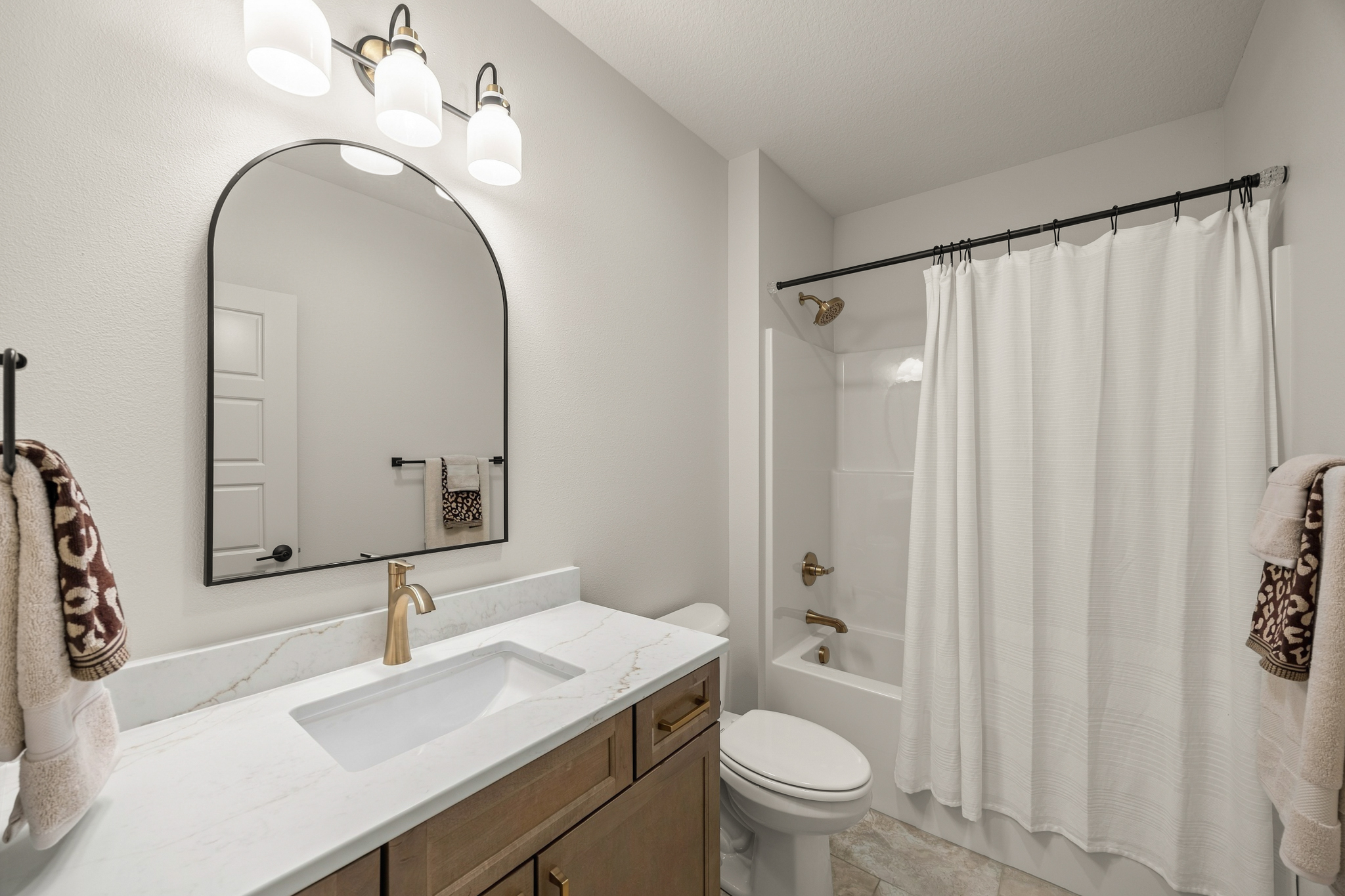8380 Edgewood Ct, West Des Moines, IA 057